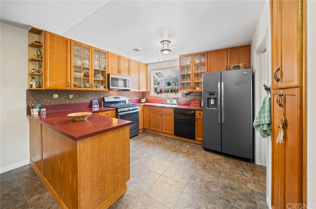 24304 Highlander Road West Hills, CA 91307 - Photo 6 of 29