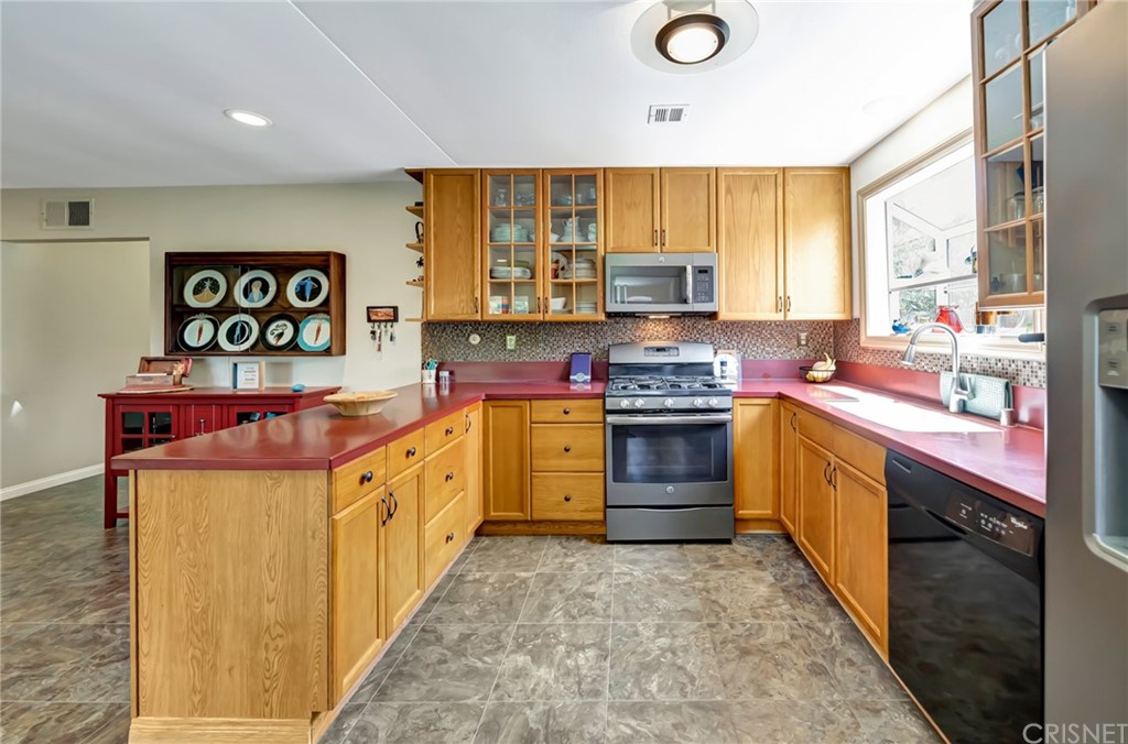 24304 Highlander Road West Hills, CA 91307 - Photo 7 of 29