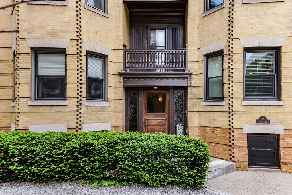 17 Park Vale, Unit 4, Brookline, MA 02446 Compass