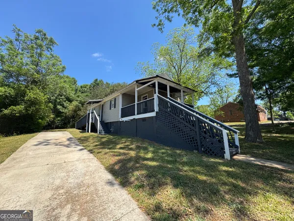 $1,300 | 125 West Washington Street, Newnan, GA 30263
