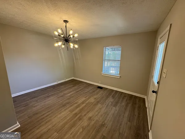 $1,300 | 125 West Washington Street, Newnan, GA 30263