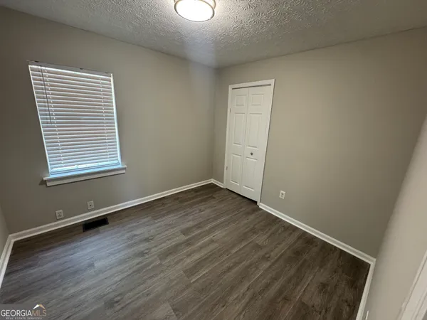 $1,300 | 125 West Washington Street, Newnan, GA 30263
