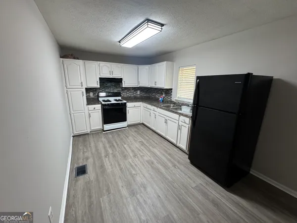 $1,300 | 125 West Washington Street, Newnan, GA 30263