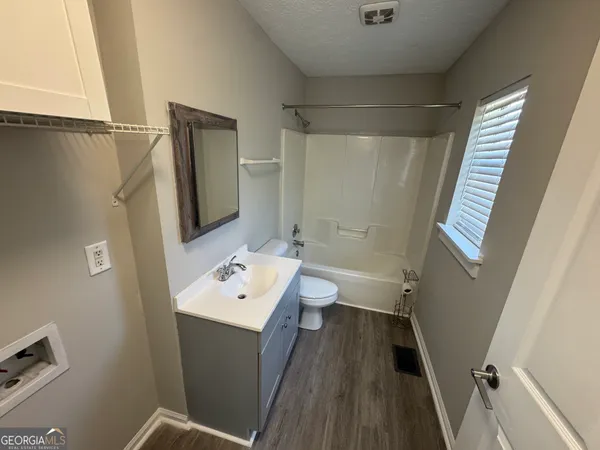 $1,300 | 125 West Washington Street, Newnan, GA 30263