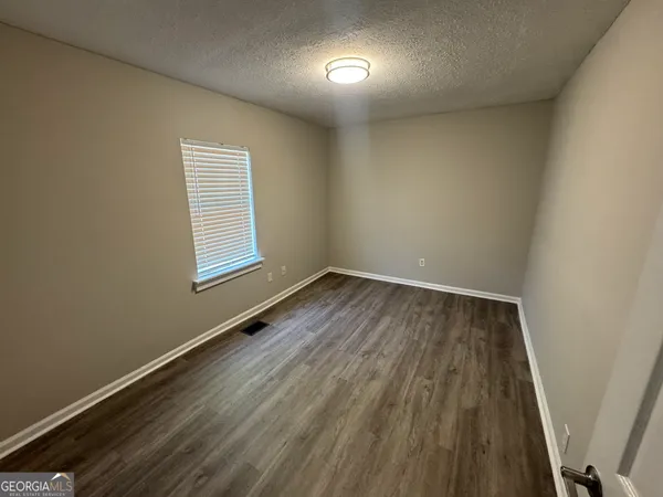 $1,300 | 125 West Washington Street, Newnan, GA 30263