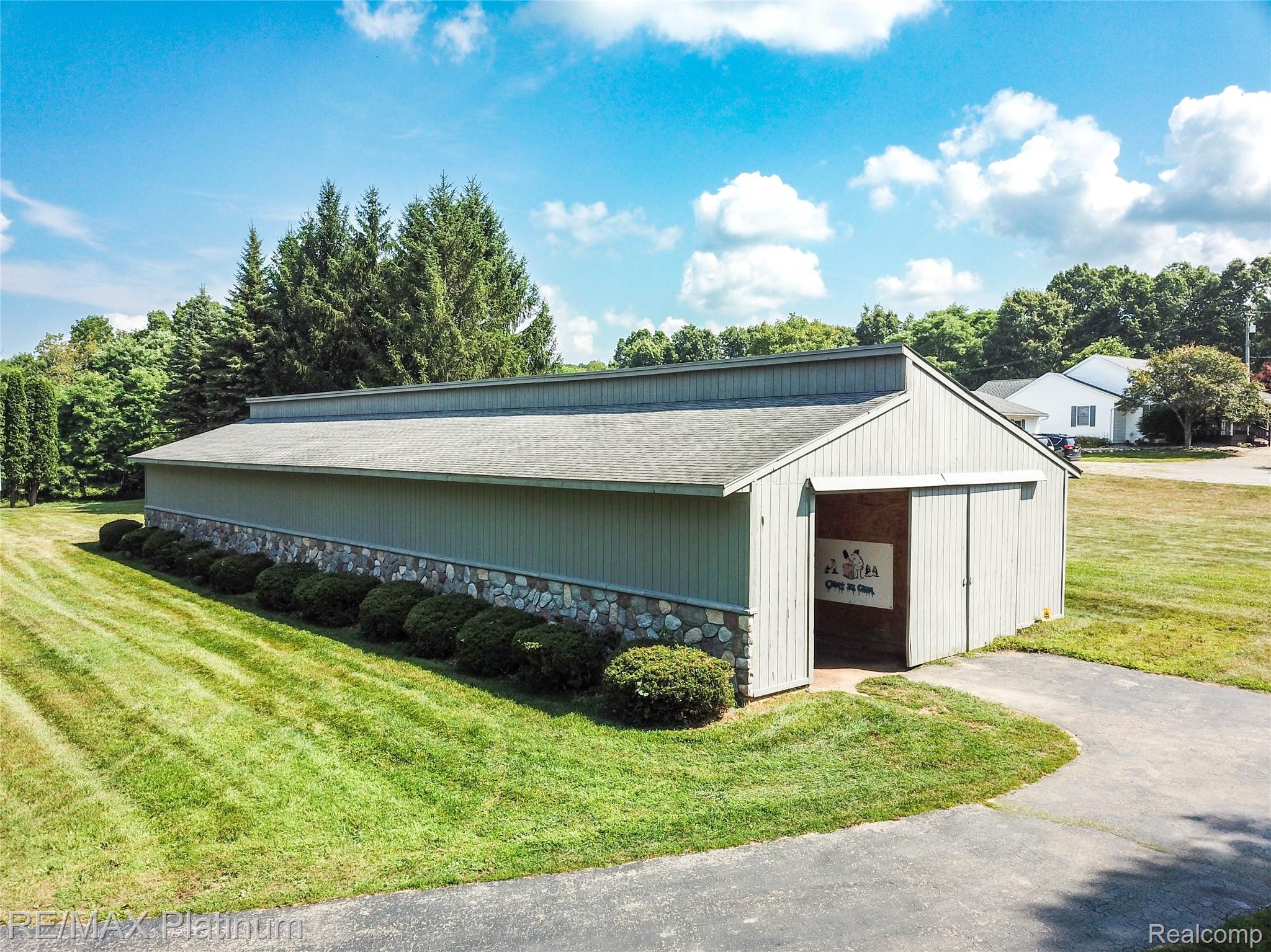 5160 Fenton Road Fenton, MI 48430 - Photo 7 of 68 DJI_0112.jpg