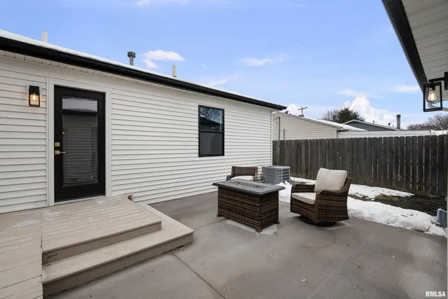 $319,900 | 905 Wisconsin Street, Le Claire, IA 52753