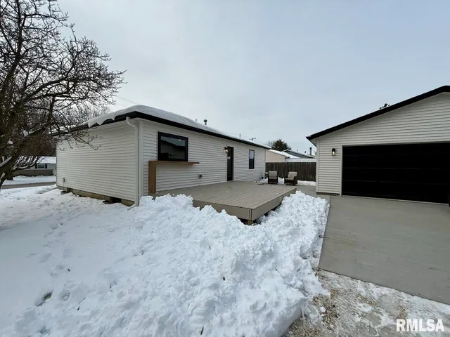 $319,900 | 905 Wisconsin Street, Le Claire, IA 52753