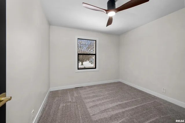 $319,900 | 905 Wisconsin Street, Le Claire, IA 52753