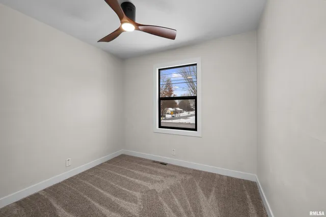 $319,900 | 905 Wisconsin Street, Le Claire, IA 52753