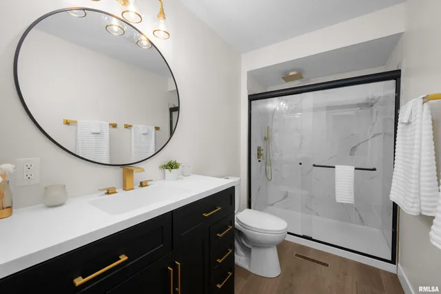 $319,900 | 905 Wisconsin Street, Le Claire, IA 52753