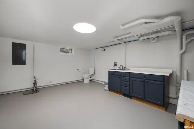 $319,900 | 905 Wisconsin Street, Le Claire, IA 52753