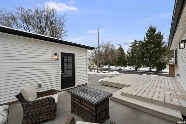 $319,900 | 905 Wisconsin Street, Le Claire, IA 52753