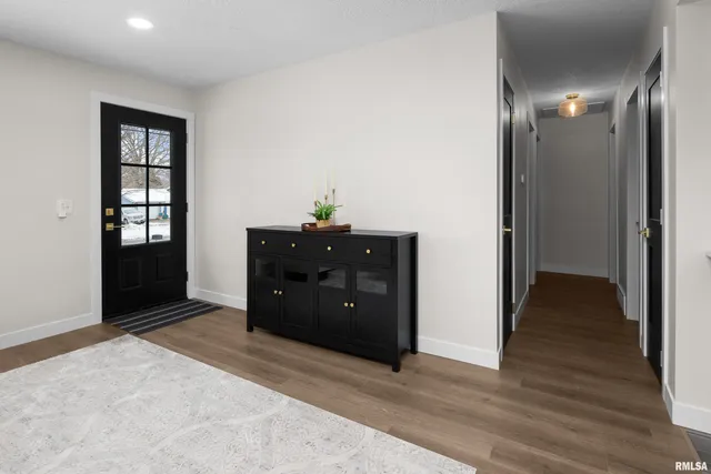 $319,900 | 905 Wisconsin Street, Le Claire, IA 52753