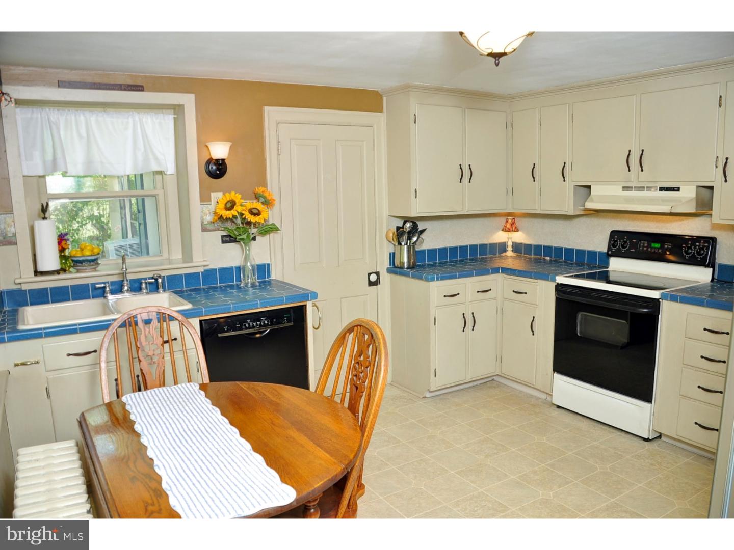 411 Yoder Road Harleysville, PA 19438 - Photo 5 of 25 Kitchen