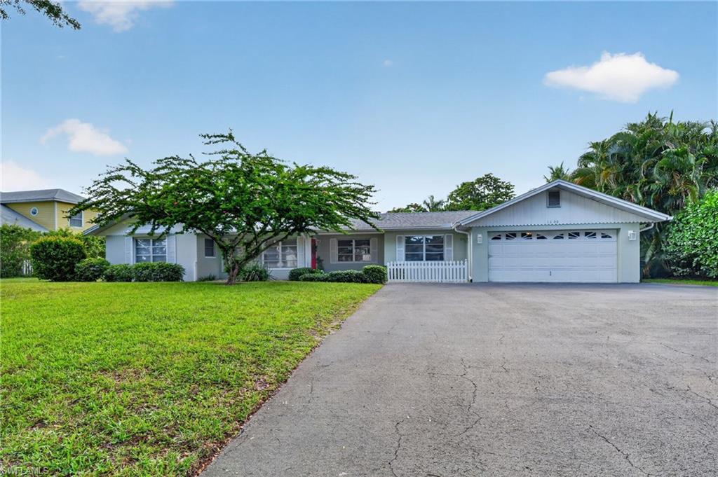 1608 Crayton Road Naples, FL 34102 - Photo 4 of 32