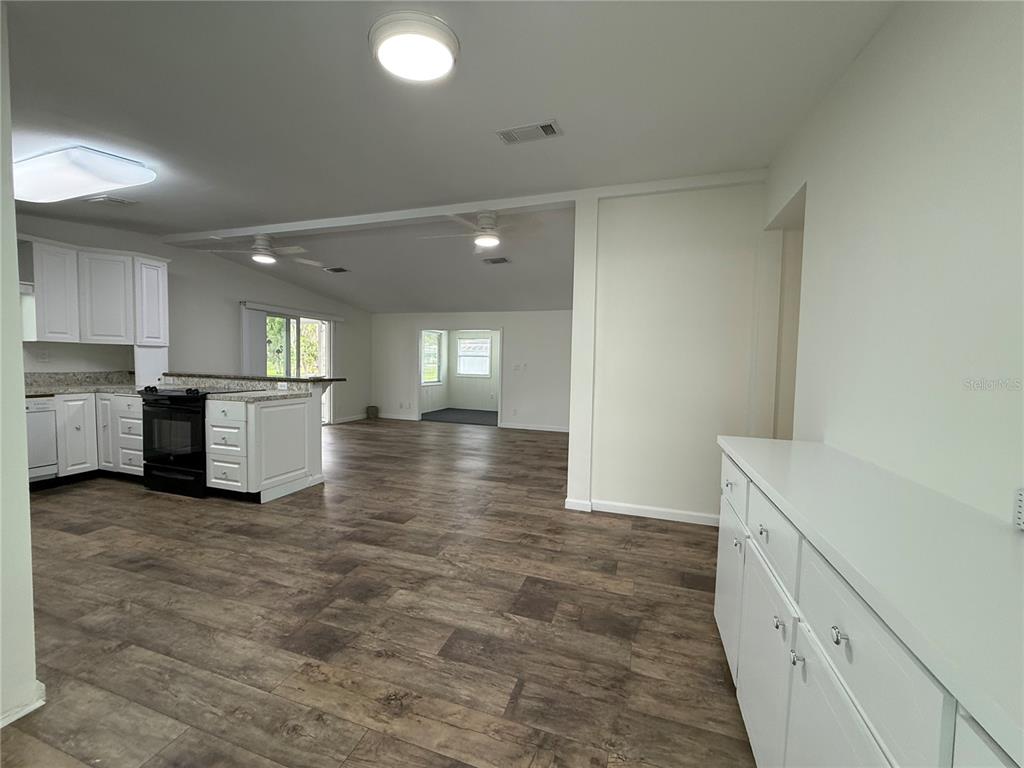 8 Robin Road Wildwood, FL 34785 - Photo 3 of 46