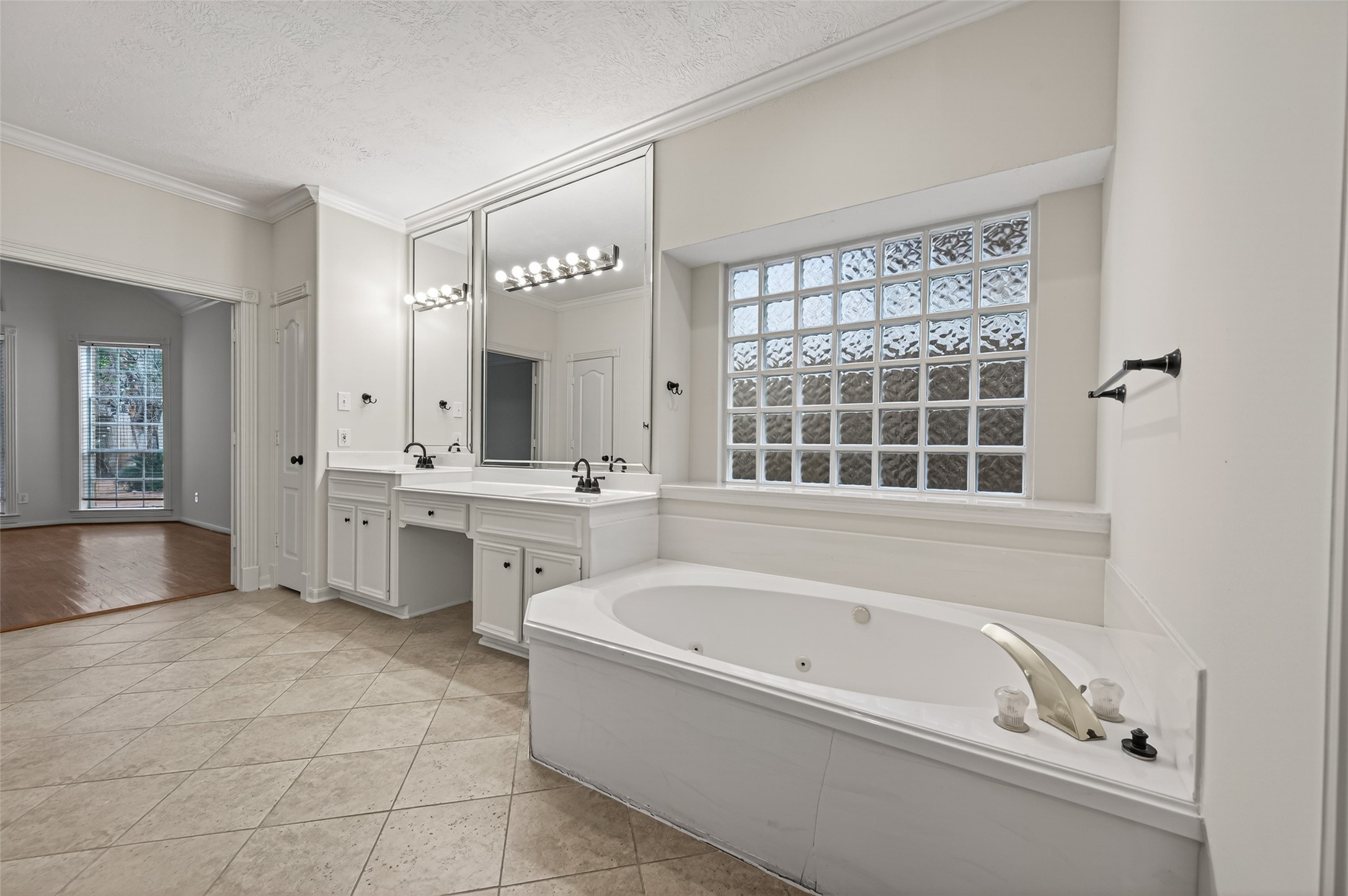 2115 Foreland Drive Houston, TX 77077 - Photo 26 of 50 Primary bathroom with jetted tub and dual sinks