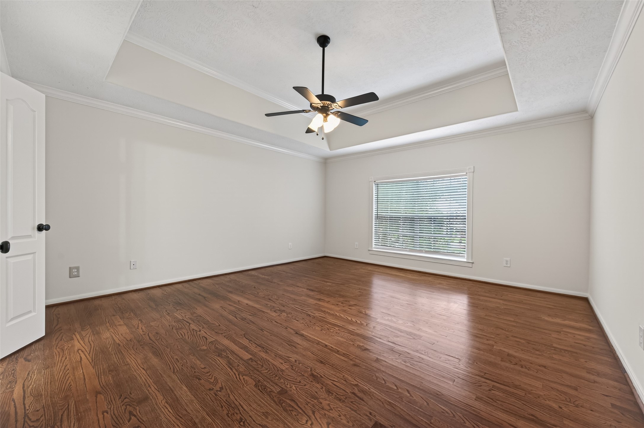 2115 Foreland Drive Houston, TX 77077 - Photo 33 of 50 2nd primary bedroom with trey ceilings and lots of natural light
