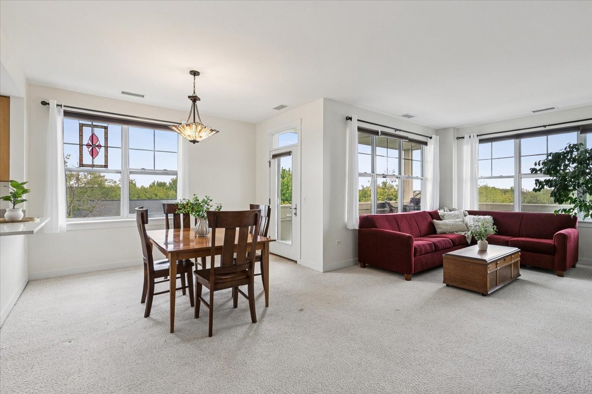 977 Harris Road, Unit 34 Grayslake, IL 60030 - Photo 13 of 33 Gallery Image 13