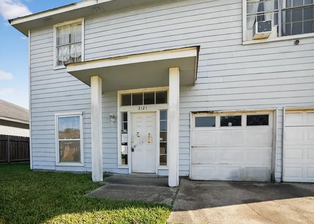 $43,000 | 2121 Vineyard Lane, Harvey, LA 70058