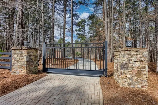 $1,100,000 | 401 St Regis Drive, Oxford, GA 30054