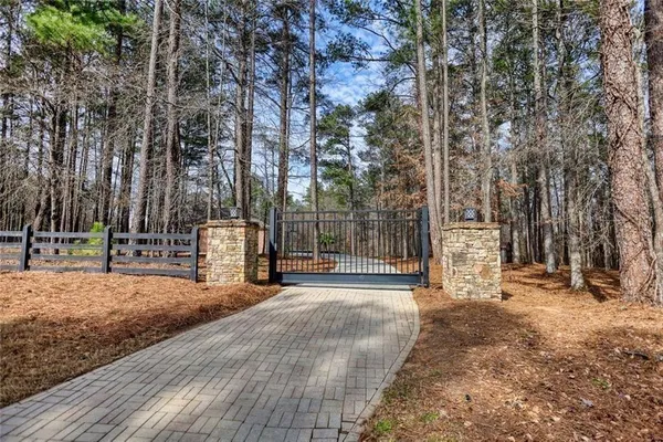 $1,100,000 | 401 St Regis Drive, Oxford, GA 30054