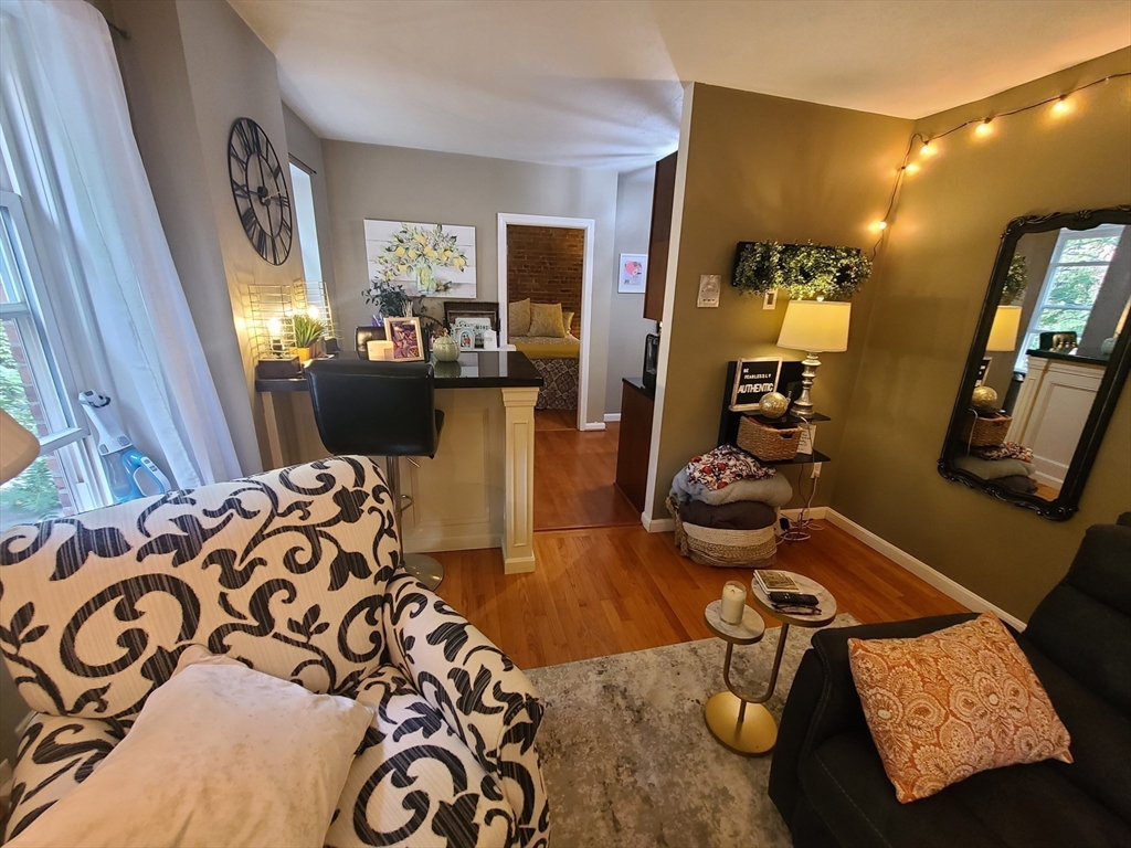 32 Fleet Street, Unit 5 Boston, MA 02113 - Photo 2 of 7