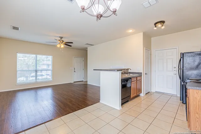 $1,200 | 6403 Heathers Run, San Antonio, TX 78227