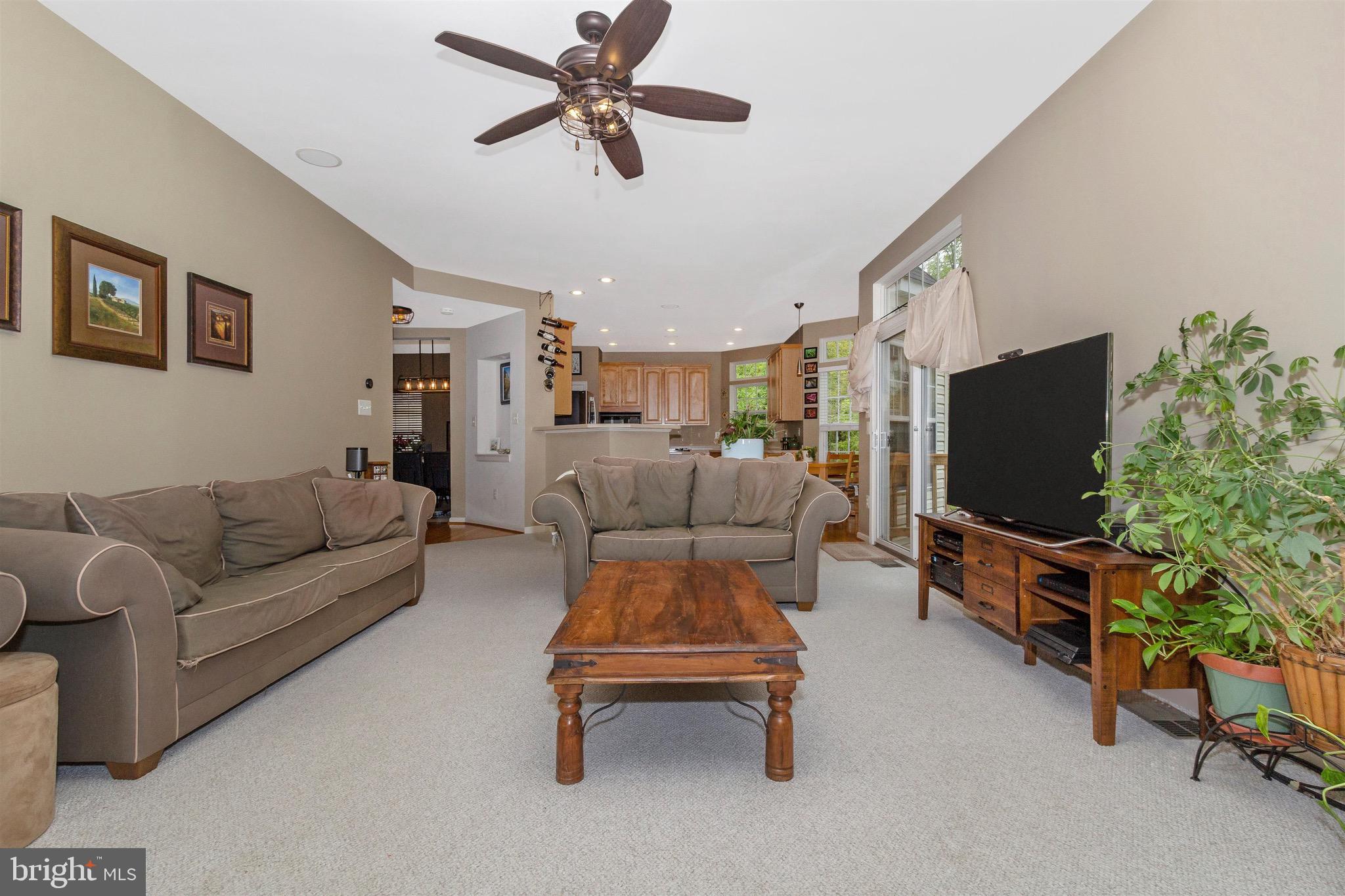 13827 Lullaby Road Germantown, MD 20874 - Photo 12 of 42 Family Room