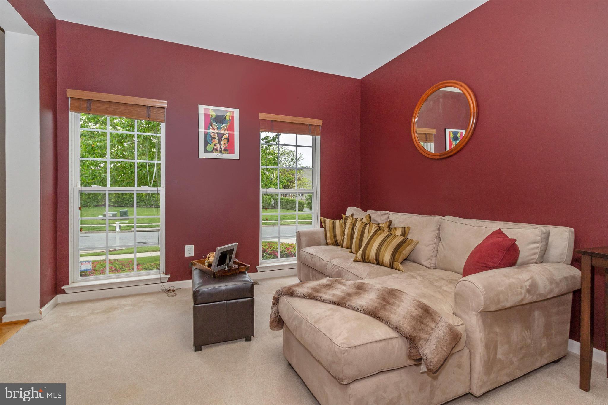 13827 Lullaby Road Germantown, MD 20874 - Photo 5 of 42 Living Room