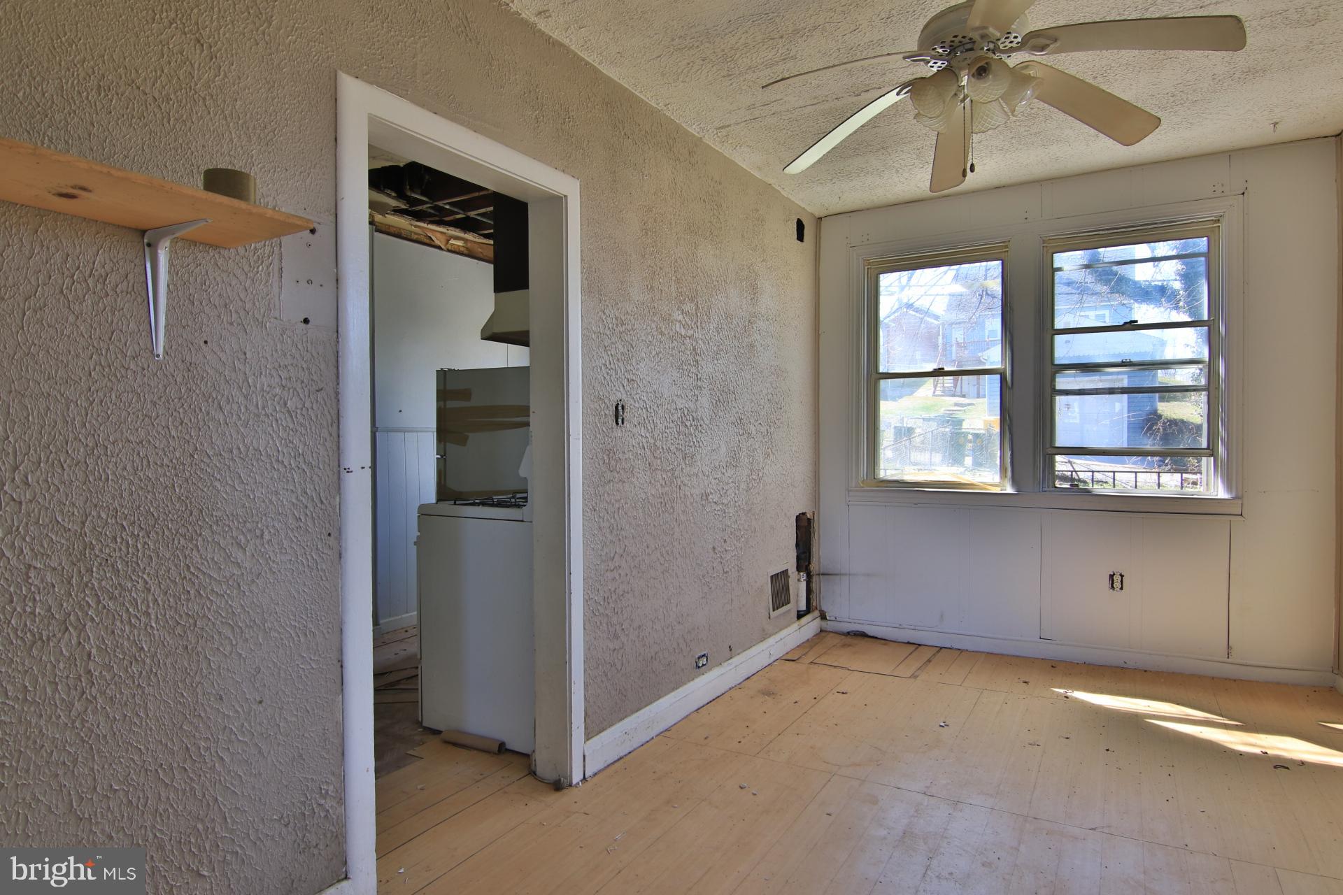 207 West Edgevale Road Baltimore, MD 21225 - Photo 3 of 10 Dining Room