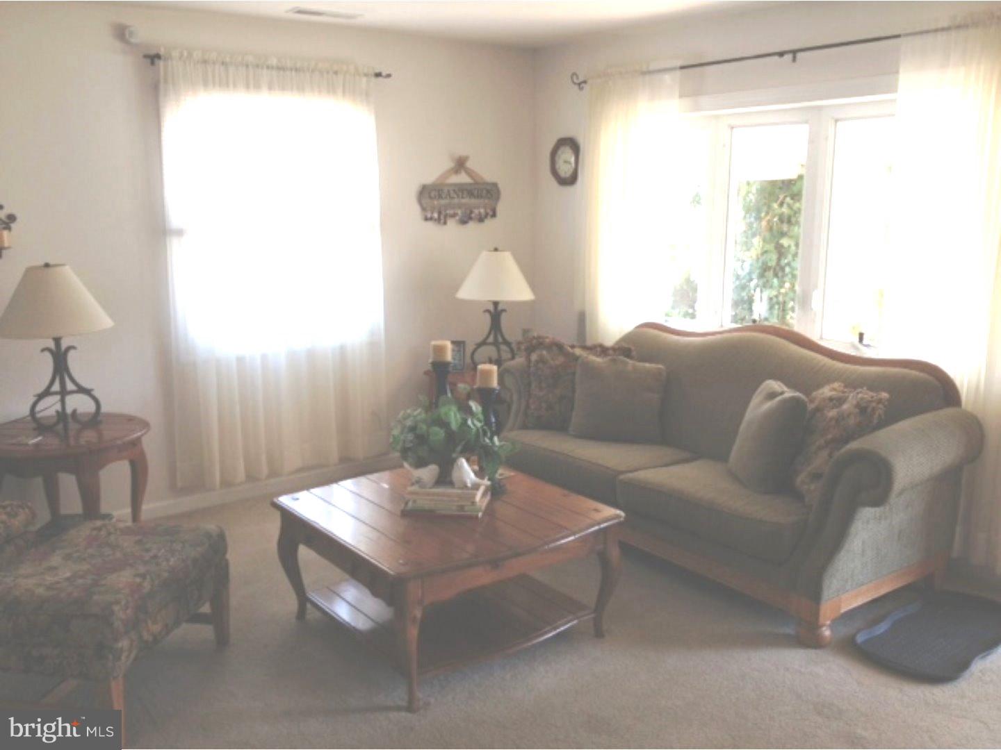 803 Tomlinson Road Philadelphia, PA 19116 - Photo 2 of 17 Living Room