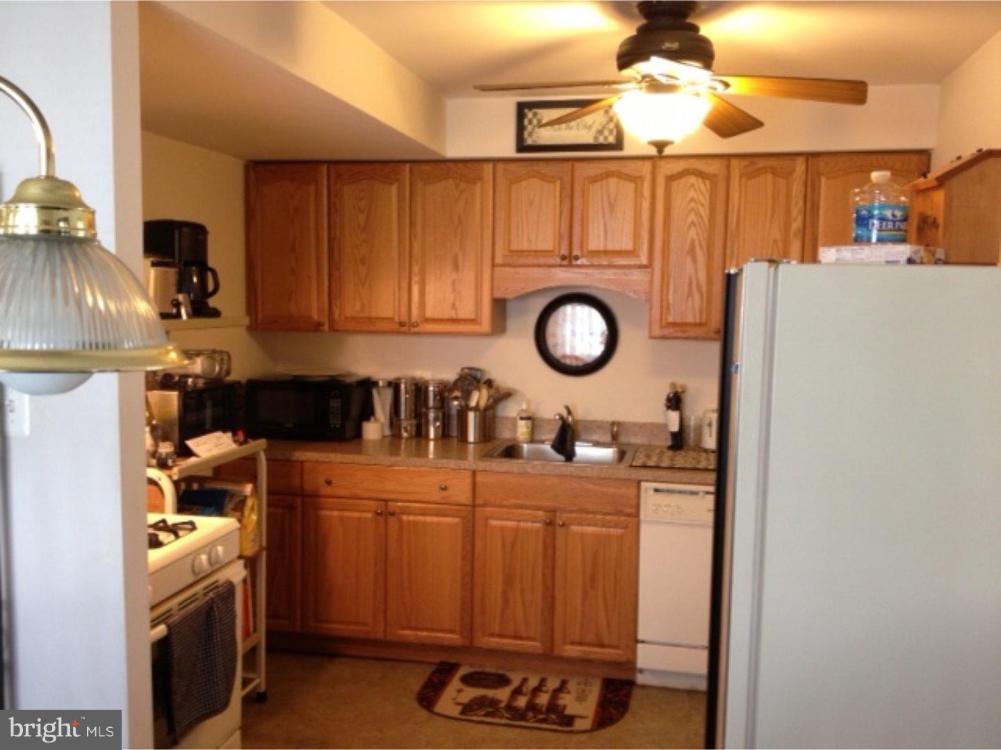 803 Tomlinson Road Philadelphia, PA 19116 - Photo 15 of 17 Kitchen