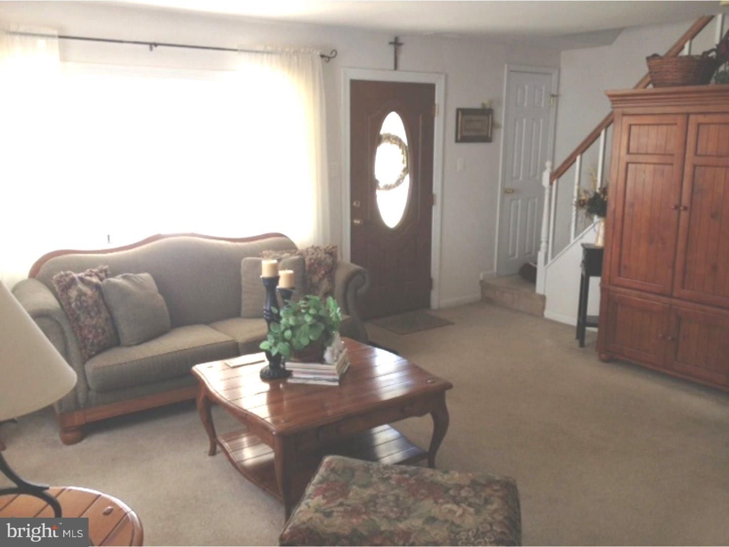 803 Tomlinson Road Philadelphia, PA 19116 - Photo 3 of 17 Living Room