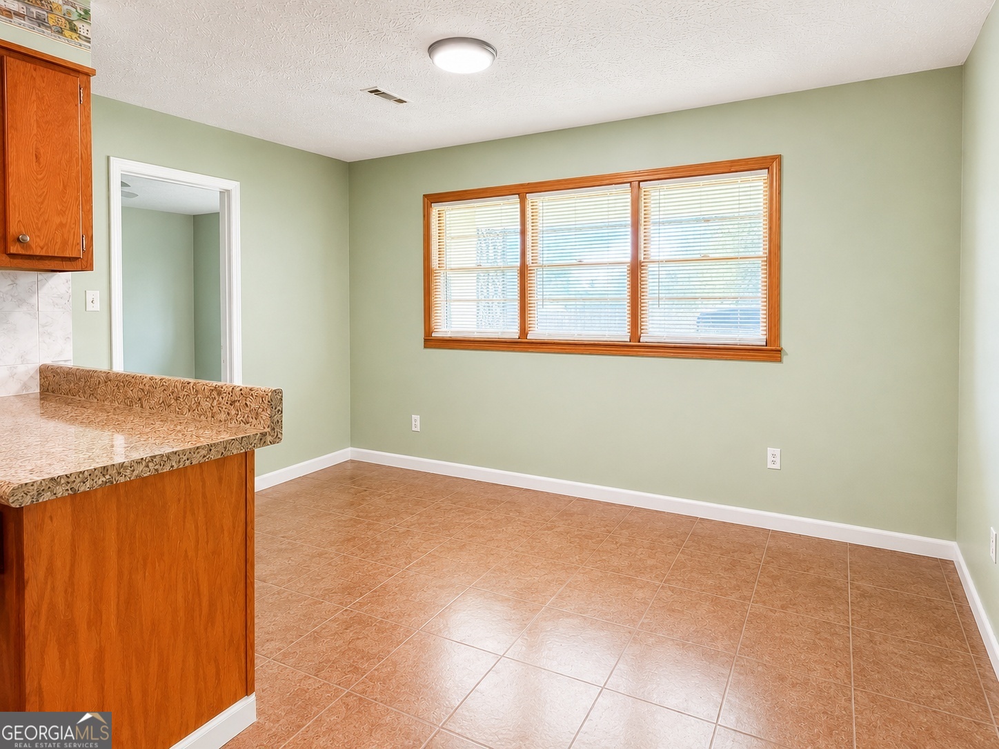 2021 Tebeau Street Waycross, GA 31501 - Photo 6 of 19