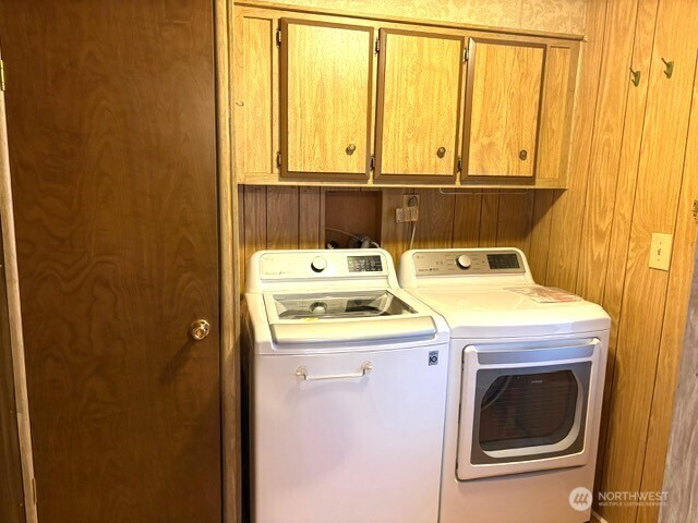 12200 Stone Way North, Unit 74 Seattle, WA 98133 - Photo 12 of 14 a utility room with dryer and washer