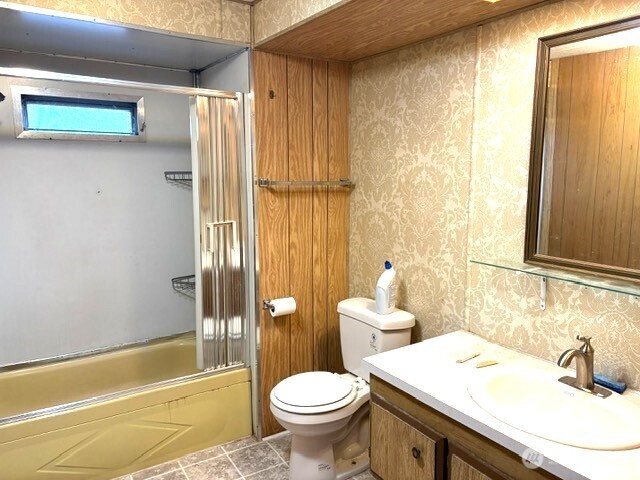12200 Stone Way North, Unit 74 Seattle, WA 98133 - Photo 13 of 14 a bathroom with a sink toilet and shower