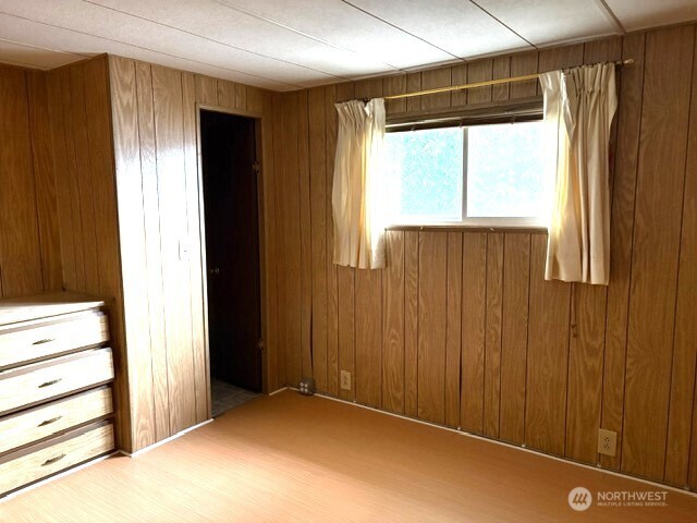 12200 Stone Way North, Unit 74 Seattle, WA 98133 - Photo 10 of 14 a view of an empty room with a window
