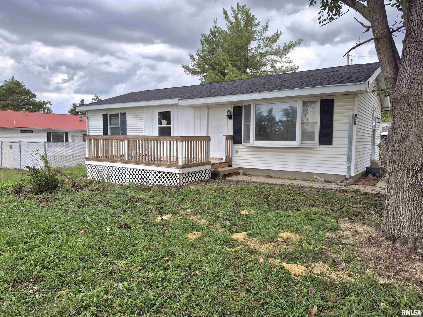802 Dillard Street Eldorado, IL 62930 - Photo 24 of 28 front view of a house with a yard