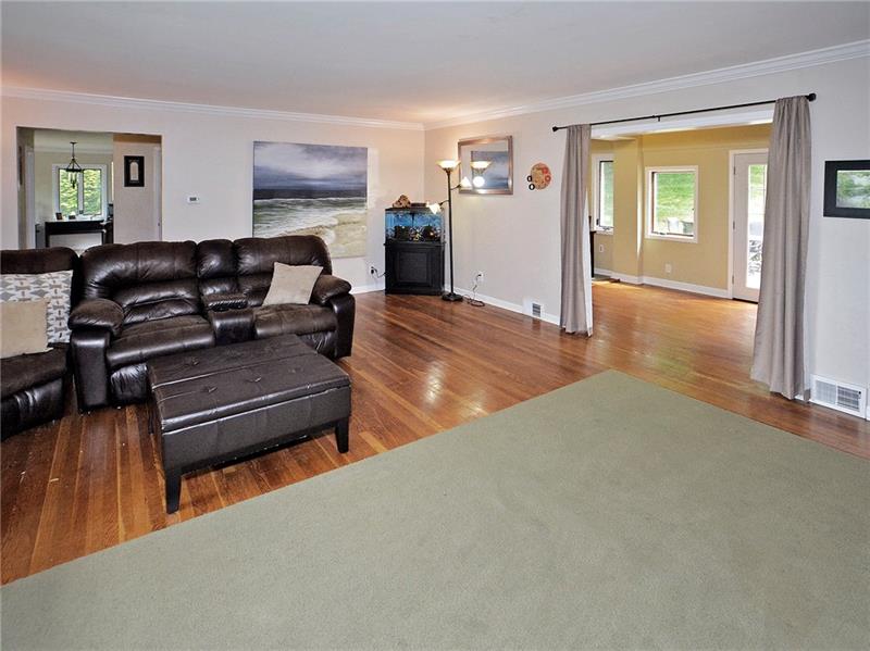 43 Holland Road Churchill, PA 15235 - Photo 11 of 25 Gallery Image 11