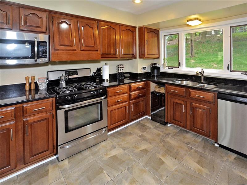 43 Holland Road Churchill, PA 15235 - Photo 3 of 25 Gallery Image 3