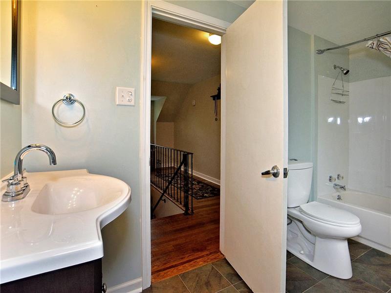 43 Holland Road Churchill, PA 15235 - Photo 23 of 25 Full Bath on second floor between the two bedrooms.
