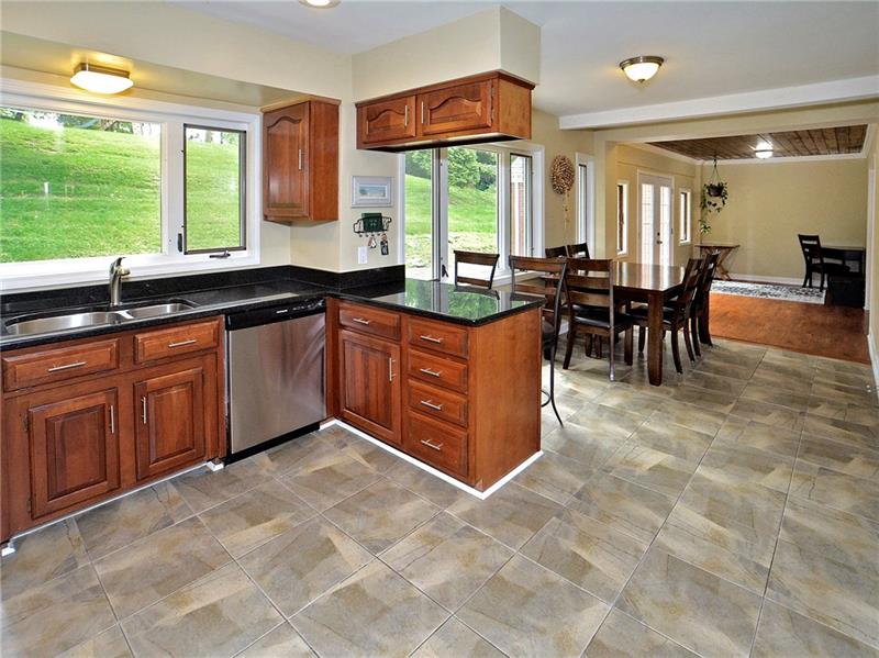 43 Holland Road Churchill, PA 15235 - Photo 4 of 25 Gallery Image 4