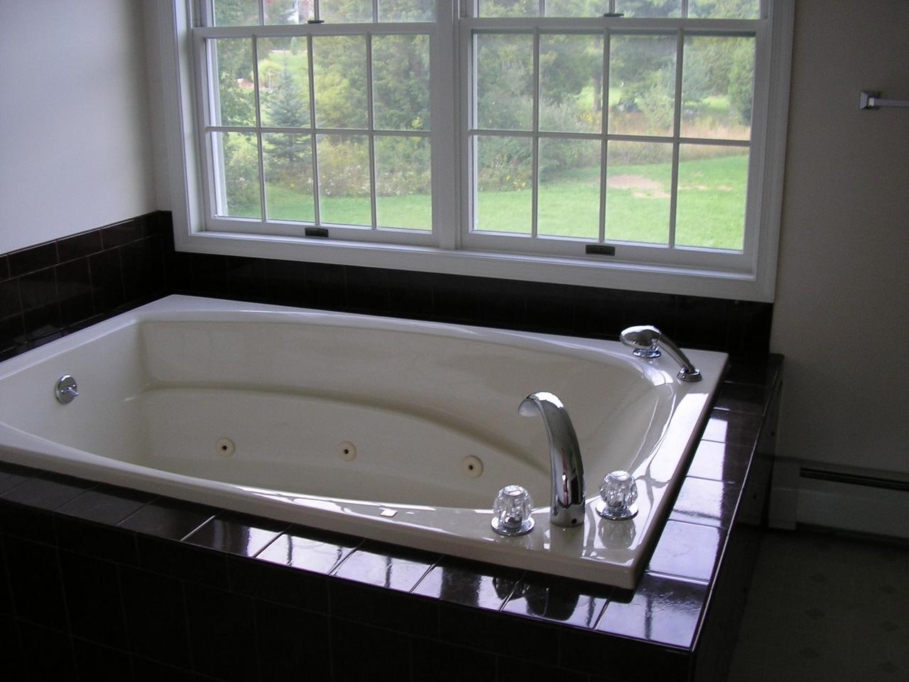 107 Hamilton Road East Stroudsburg, PA 18360 - Photo 13 of 17 Jacuzzi Master Bath