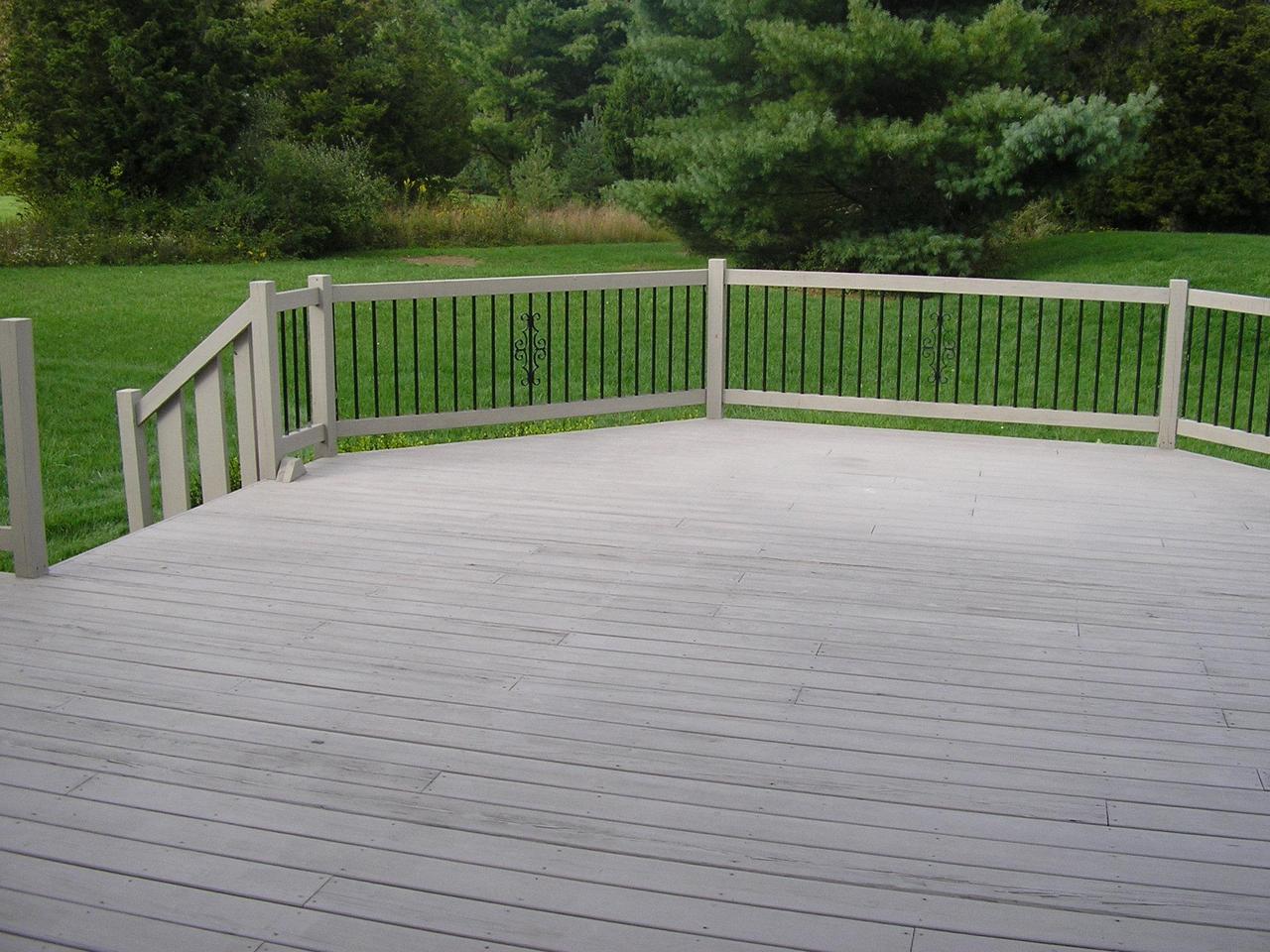 107 Hamilton Road East Stroudsburg, PA 18360 - Photo 2 of 17 Back Deck