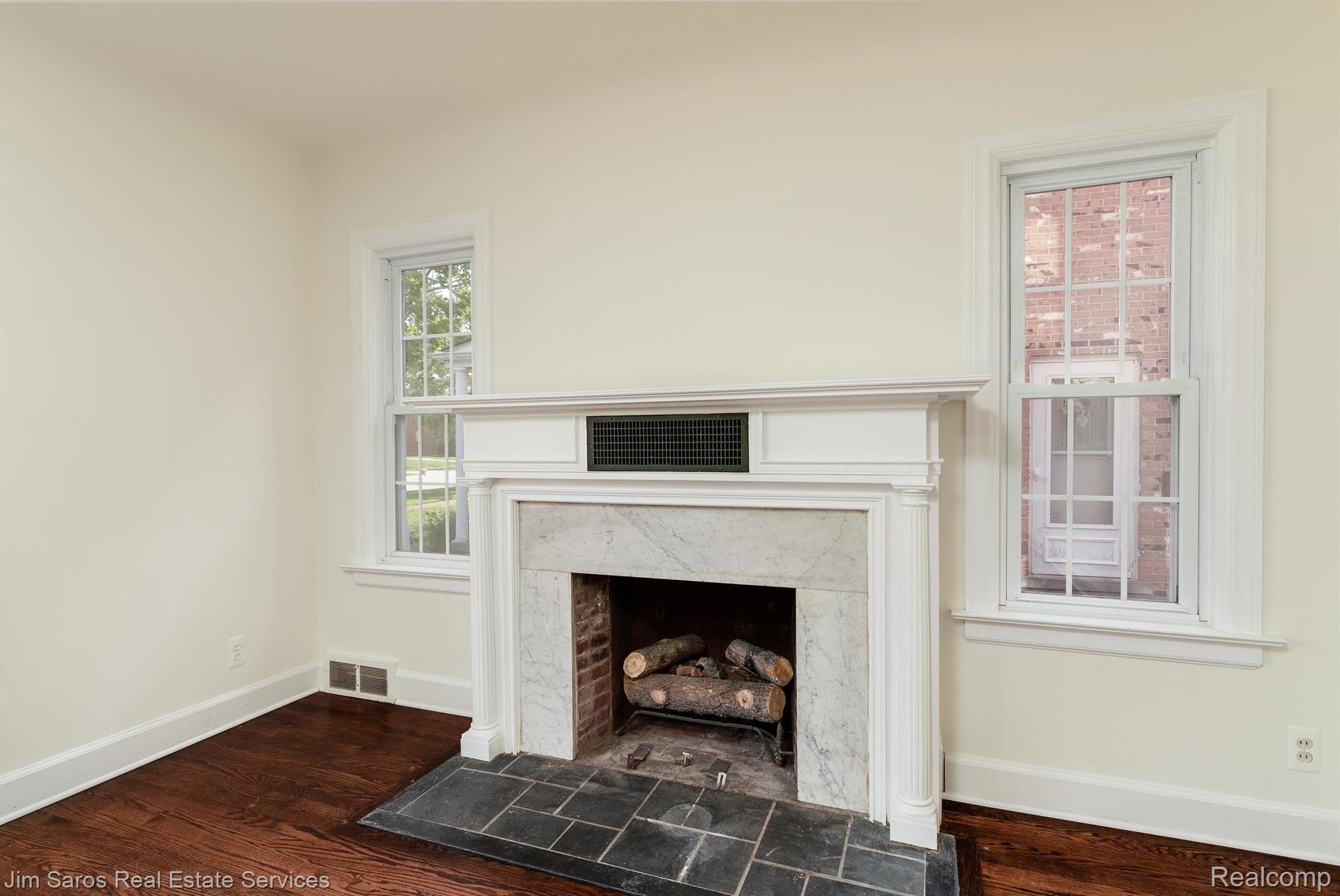 1689 Broadstone Road Grosse Pointe, MI 48236 - Photo 8 of 35 Gallery Image 8