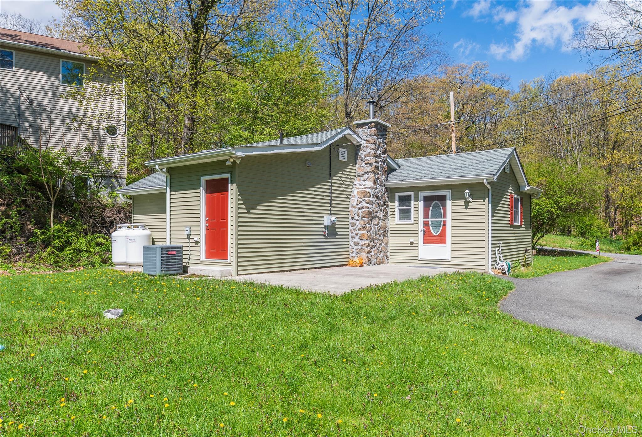 797 Forest Glen Road Monroe, NY 10950 - Photo 2 of 26