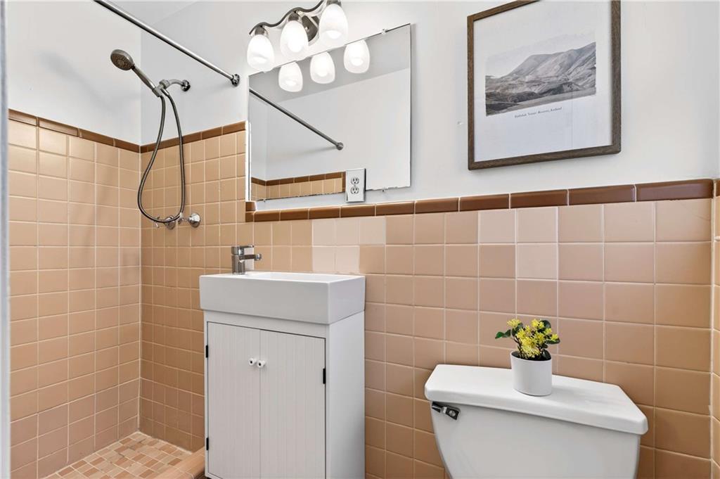 632 Willivee Drive Decatur, GA 30033 - Photo 25 of 44 a bathroom with a toilet sink and shower