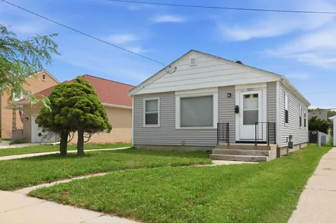 $289,000 | 2023 East Tripoli Avenue, St. Francis, WI 53235